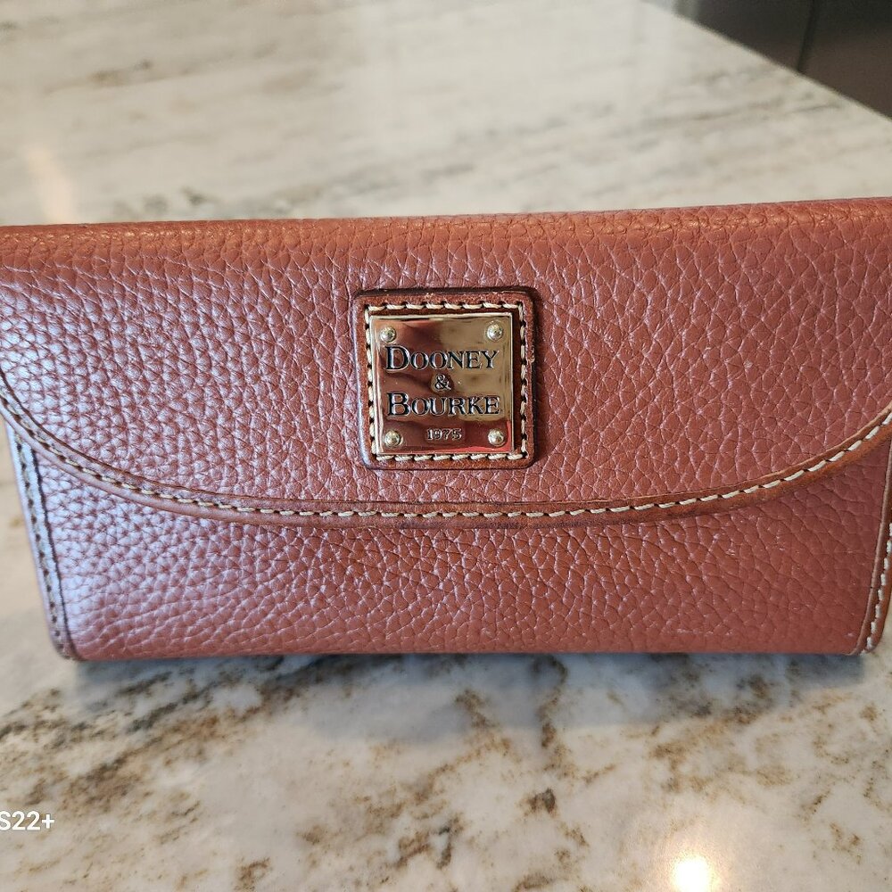 Dooney & Burkey Lether wallet